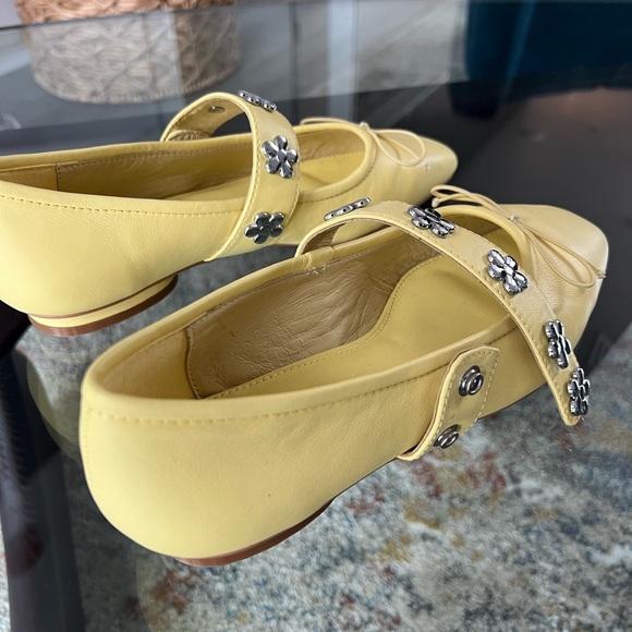 Yellow Floral Embellished Women's Shoes, never worn. - Picture 2 of 7